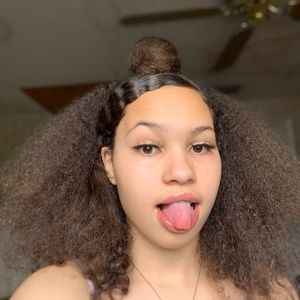 Meet your Posher, Lailiana